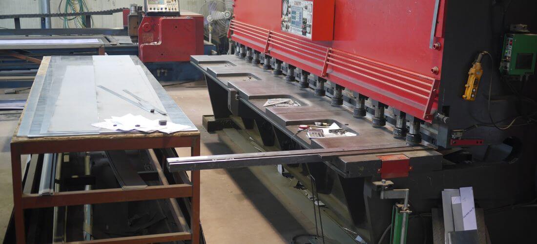 Mesin Steel Shearing Plate_ Meningkatkan Efisiensi Potong Logam